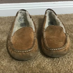 Ugg moccasins sz 8